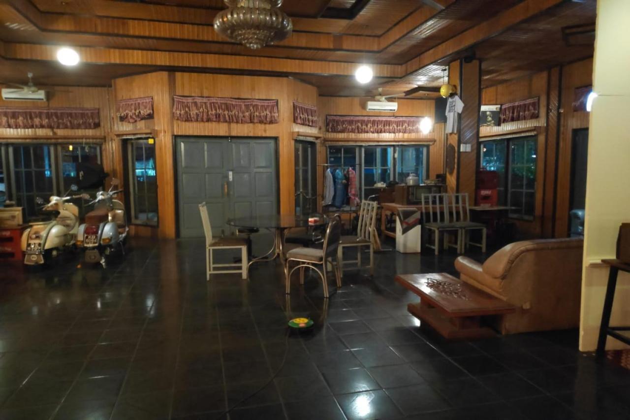 Oyo 2527 Hotel Triana Palangkaraya Extérieur photo